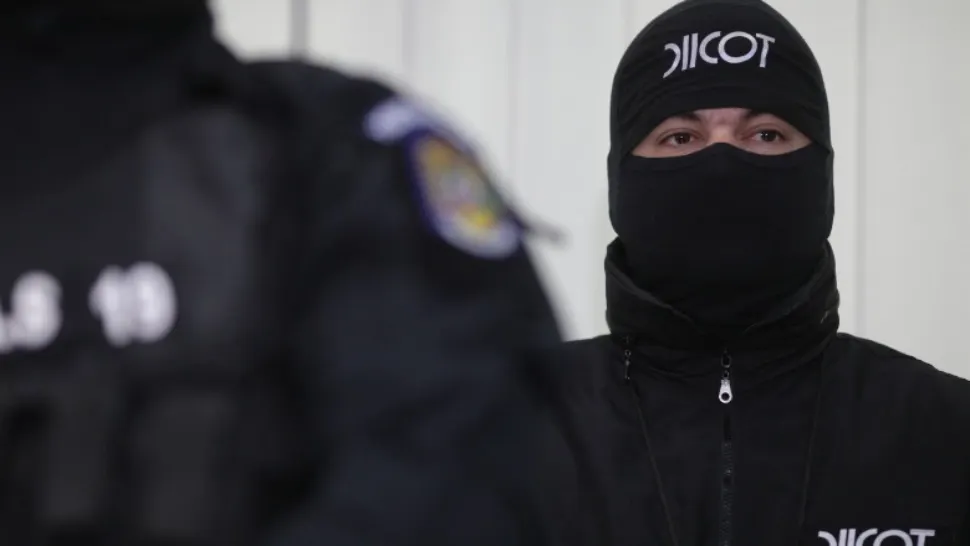 17 membri ai clanului Pian, trimiși în judecată pentru proxenetism și spălarea banilor