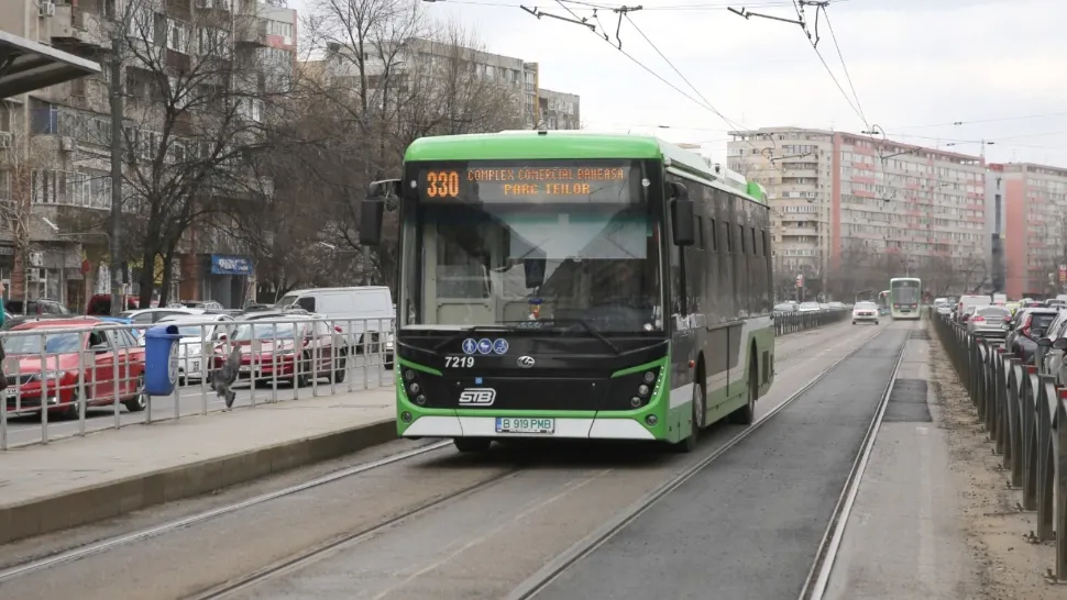 Amenzi pentru călătorii gălăgioși din STB. Va fi interzisă muzica pe difuzoarele telefoanelor