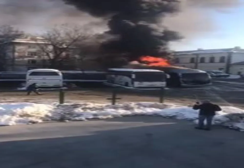 Două autocare au luat foc în autogara Filaret din capitală