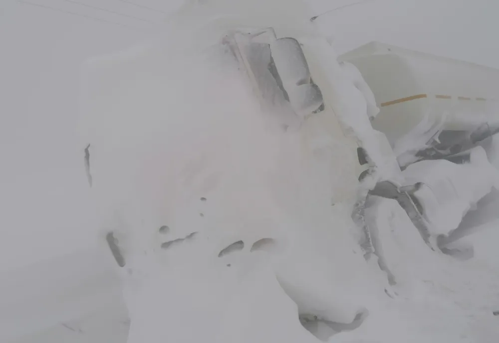 În timp ce România se zbate în zăpadă, firmele de salubritate și deszăpezire prosperă