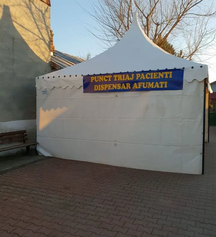 Autoritățile din Afumați au montat corturi de triaj și lămpi UV pentru sterilizare în unitățile medicale