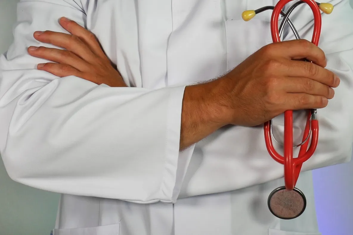 Peste 90.000 de cadre medicale, infectate cu COVID-19 la nivel mondial