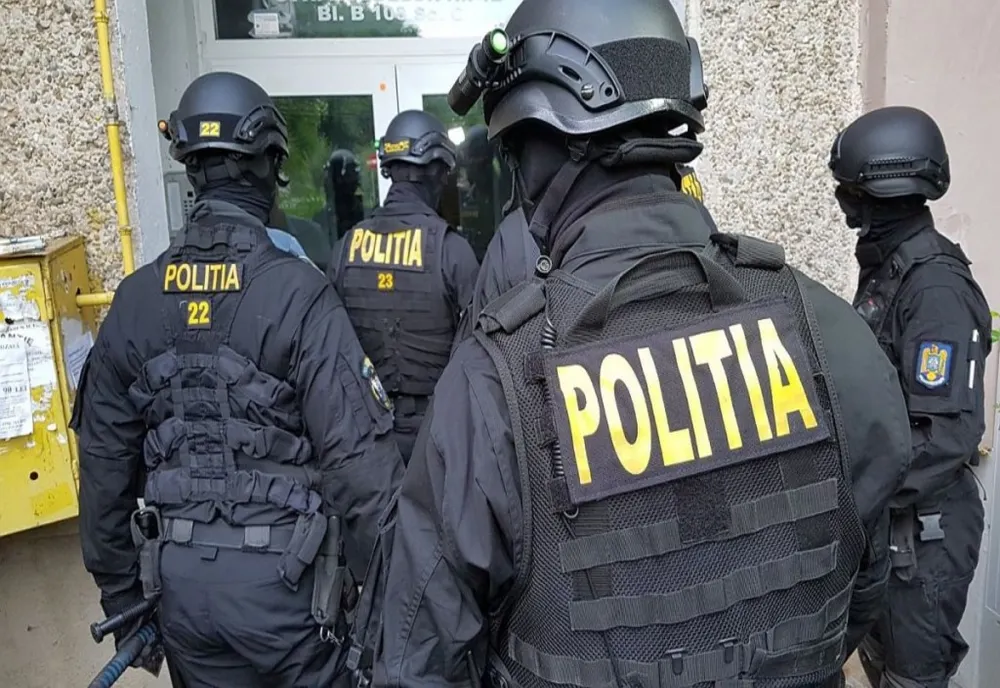 Percheziții și audieri într-un dosar de corupție în care sunt vizați doi polițiști