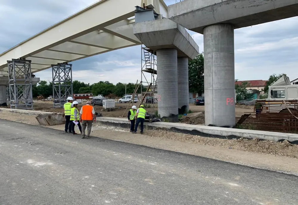 S-au turnat primele două straturi de asfalt pe noua poziție a Centurii Capitalei, spre Bragadiru