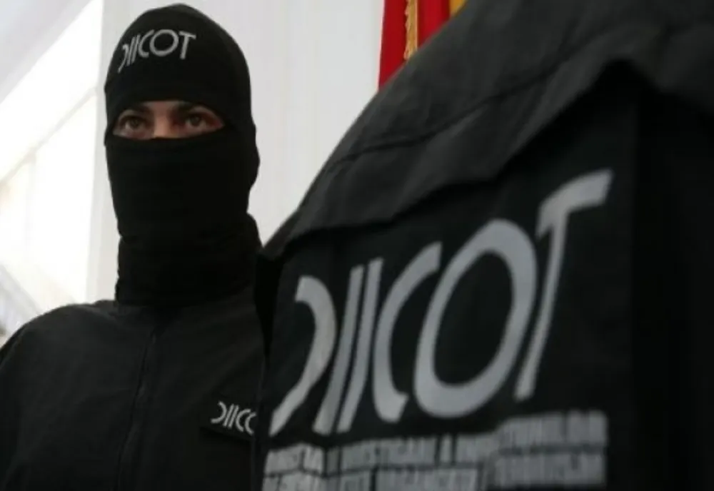 Percheziţii în Ilfov la suspecţi care au înşelat sute de străini prin vânzarea fictivă de bunuri pe internet
