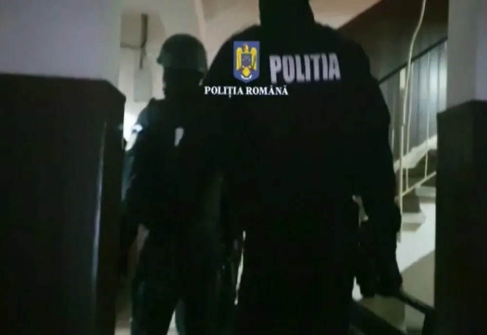 Percheziţii în Giurgiu şi Ilfov la persoane acuzate că ar fi provocat intenționat accidente cu mașini scumpe și ar fi încasat ilegal asigurări de zeci de mii de euro