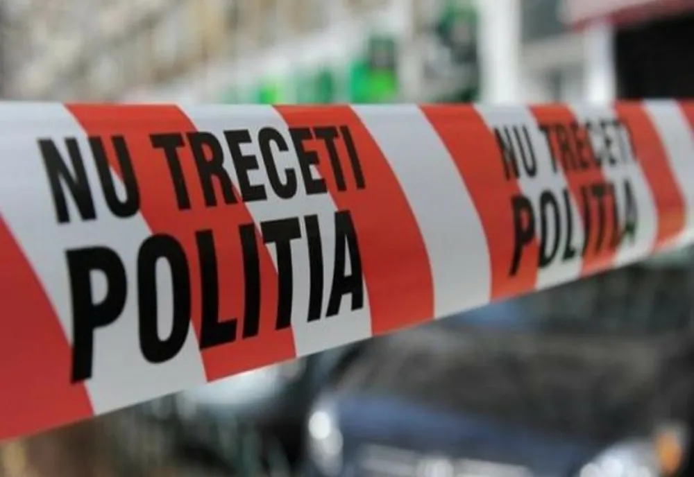 Femeie înjunghiată mortal în propria locuință. Soțul victimei a fost ridicat de polițiști