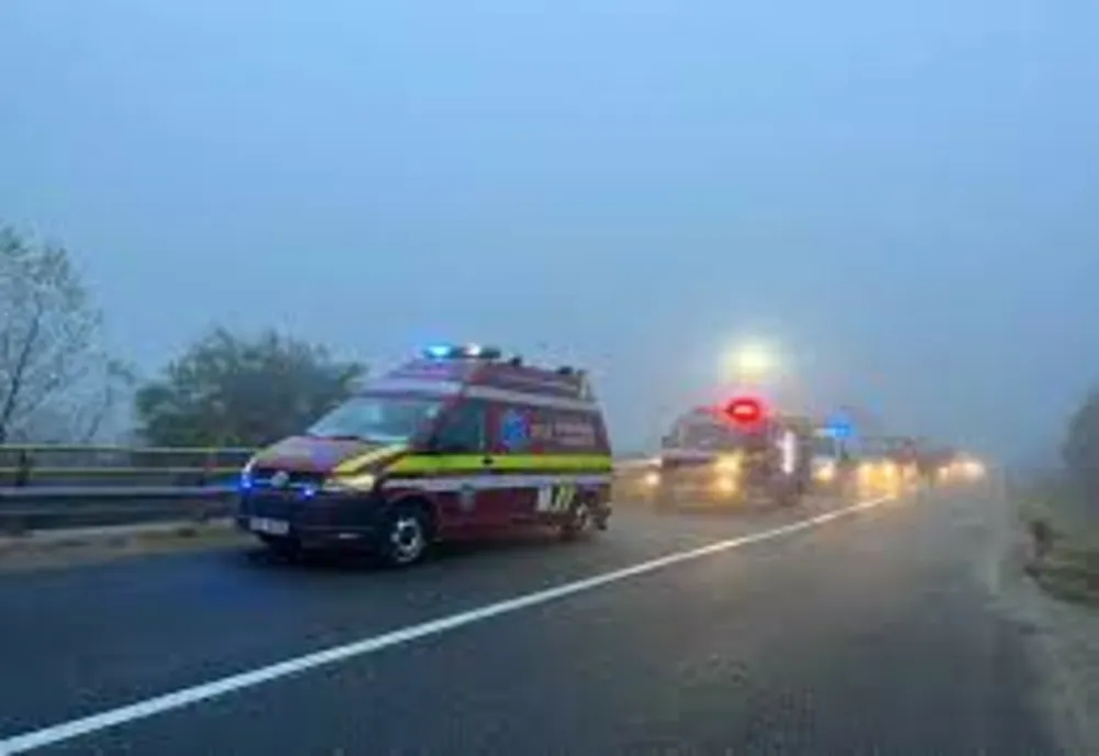 Accident pe Centura Capitalei. O motociclistă a pierdut contolul direcţiei şi a sărit peste balize