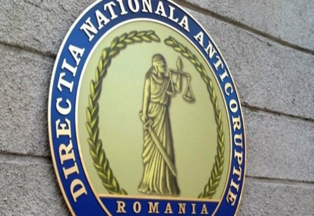 Agent de poliţie din Direcţia de Investigare a Criminalităţii Economice, reţinut de DNA. Ar fi cerut șpagă 300.000 de euro pentru soluţionarea favorabilă a unui dosar