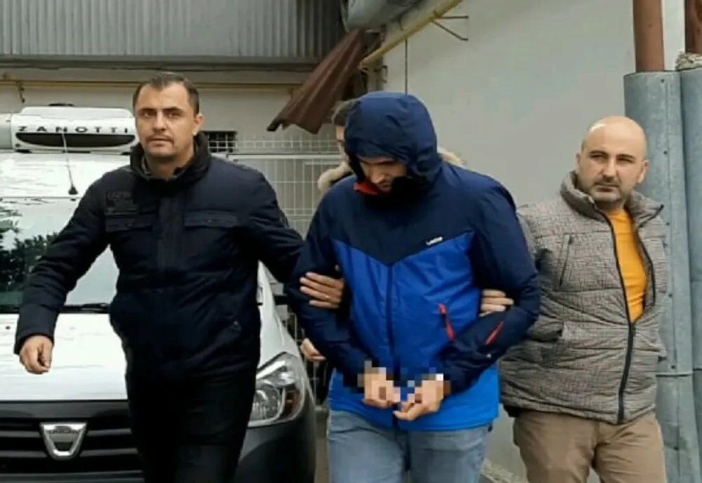 Bărbaţi reţinuţi pentru furt calificat şi conducerea unui vehicul cu numere de înmatriculare false