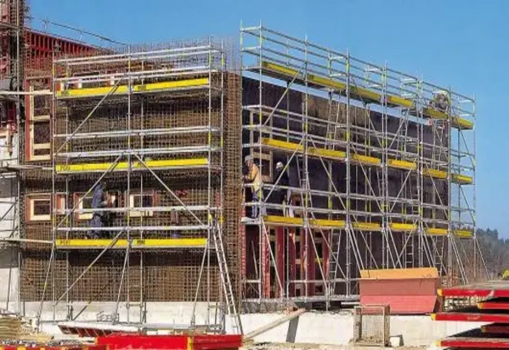 Ilfov. Bărbaţi arestaţi după ce au furat o schelă de pe un imobil aflat în construcţie