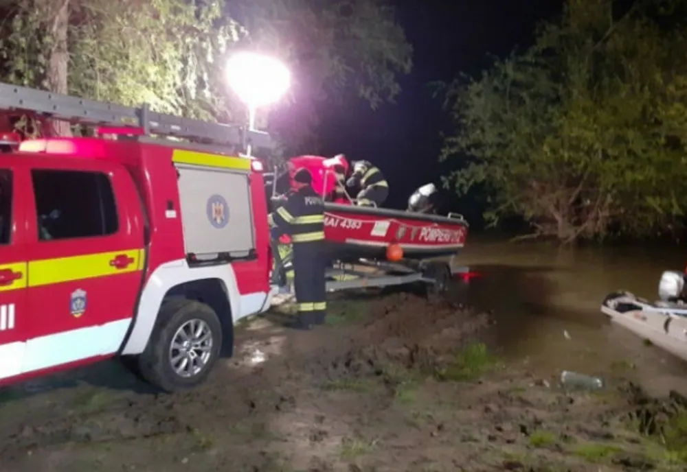 ISU Bucureşti caută o persoană căzută dintr-o barcă pe lacul Snagov. A doua femeie a fost găsită decedată