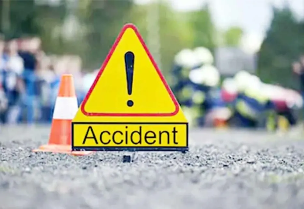 Accident între un autoturism și o ambulanță, în București