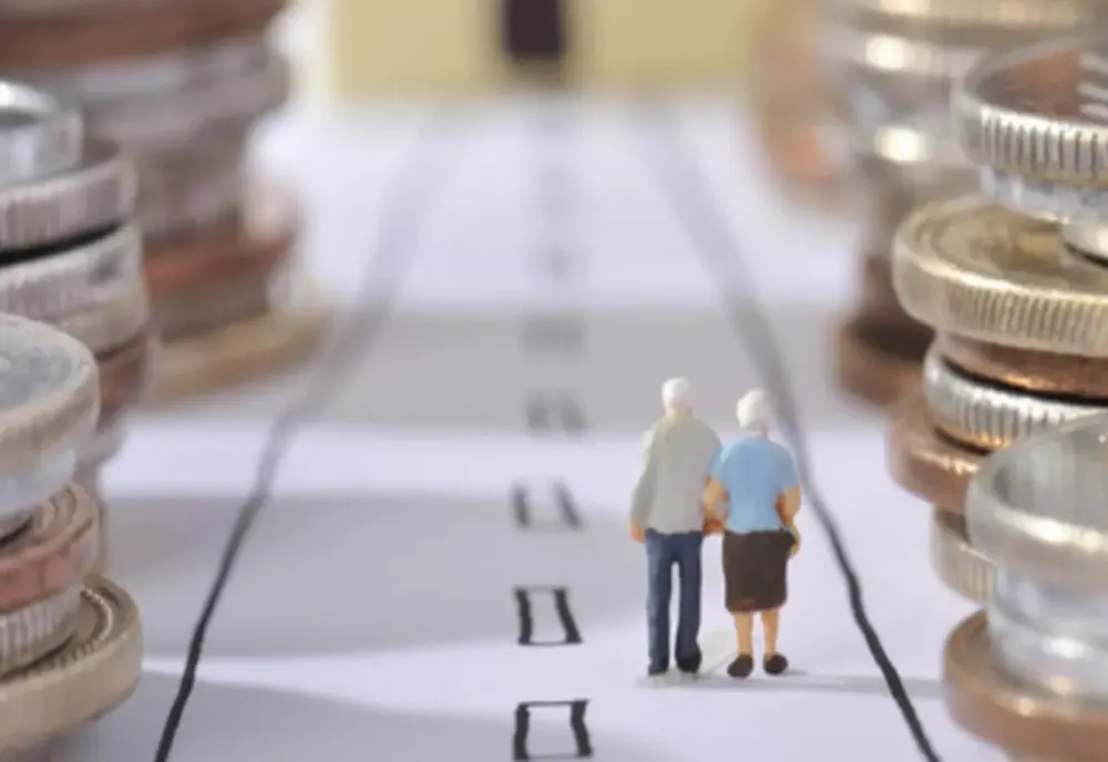 PENSIONARII CU CANCER AR PUTEA RETRAGE TOȚI BANII DIN PILONUL II DINTR-O SINGURĂ TRANȘĂ
