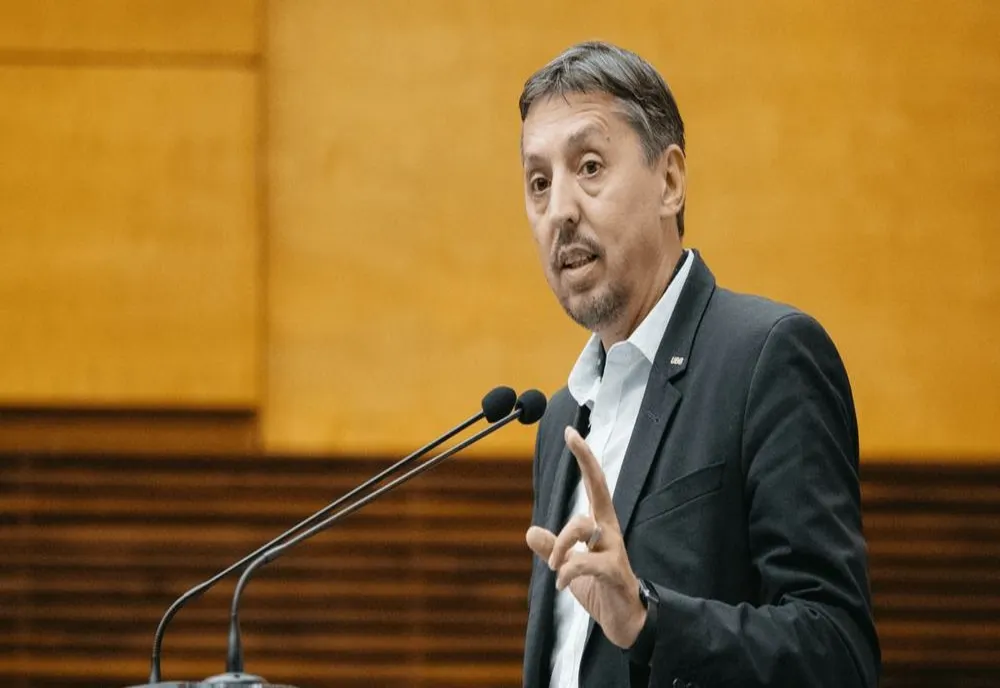 Schimbare importantă în 2026: profesorii pot cumula pensia cu salariul. Anunțul ministrului Educației