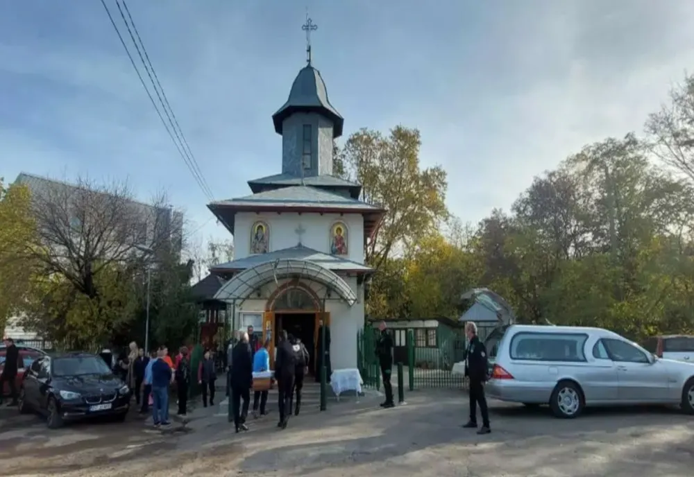 SICRIUL ȘTEFANIEI SZABO, DOCTORIȚA MOARTĂ ÎN CAMERA DE GARDĂ, ADUS AZI LA BUCUREȘTI. ÎNMORMÂNTAREA VA AVEA LOC SÂMBĂTĂ