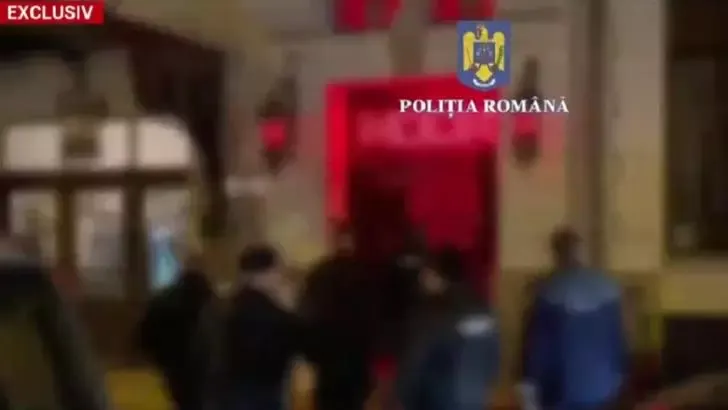 Percheziții la un club cunoscut din Capitală. Trafic de persoane și spălare de bani