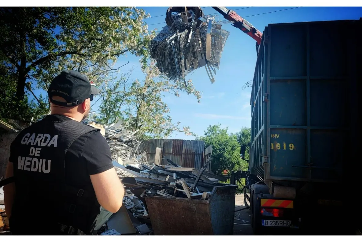 Descinderi la Sintești după incendierile de deșeuri. Garda de Mediu a descoperit depozite ilegale de cupru și aluminiu