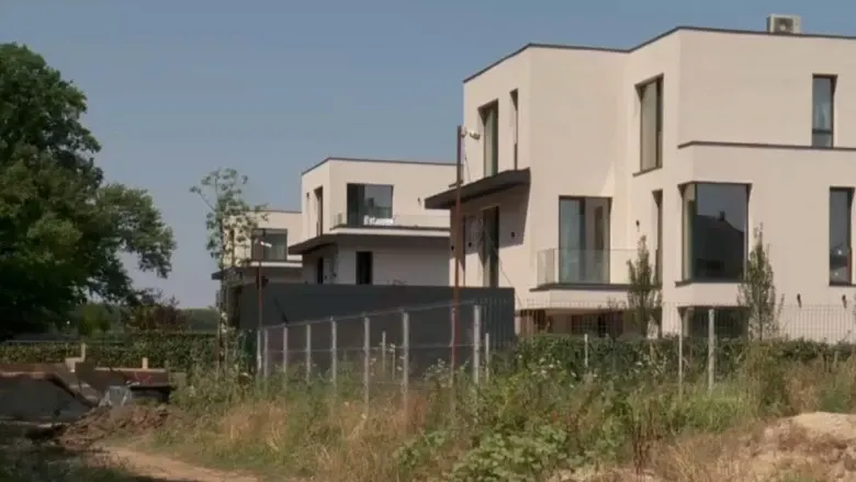 Deversare ilegală în apropierea Pădurii Băneasa. Vile de milioane de euro, fără canalizare!
