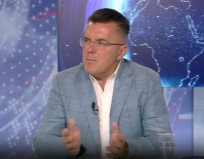 Dan Dungaciu (prim-vicepreședinte AUR): „Peste aceste lucruri trebuie să trecem strângând din pumn, fiind puternici și revenind la vechea ordine”
