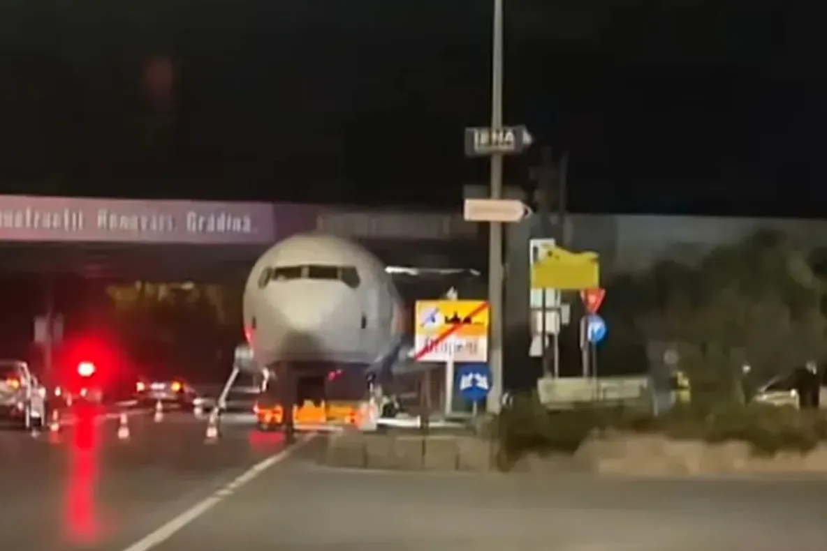 Avion de pasageri, blocat sub un pod în Balotești în timpul unui transport agabaritic