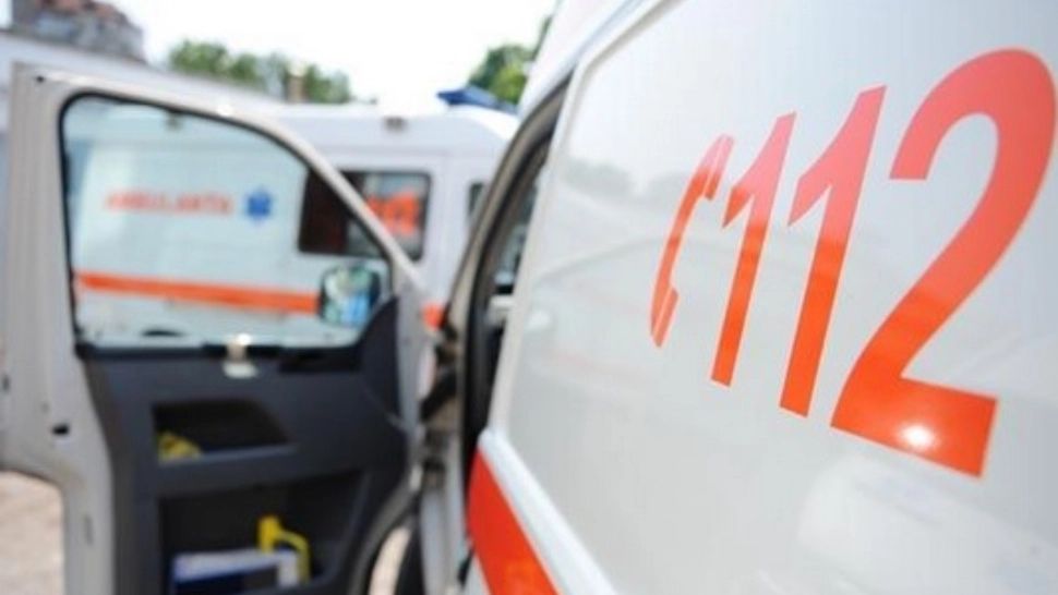 Incident grav în Botoșani. Un băiat de cinci ani a căzut de la etajul întâi al unui bloc