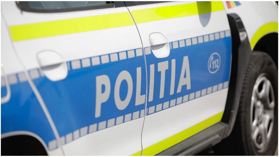 Accident pe DN1, în zona Aeroportului Otopeni: o mașină s-a răsturnat după ce a lovit un parapet