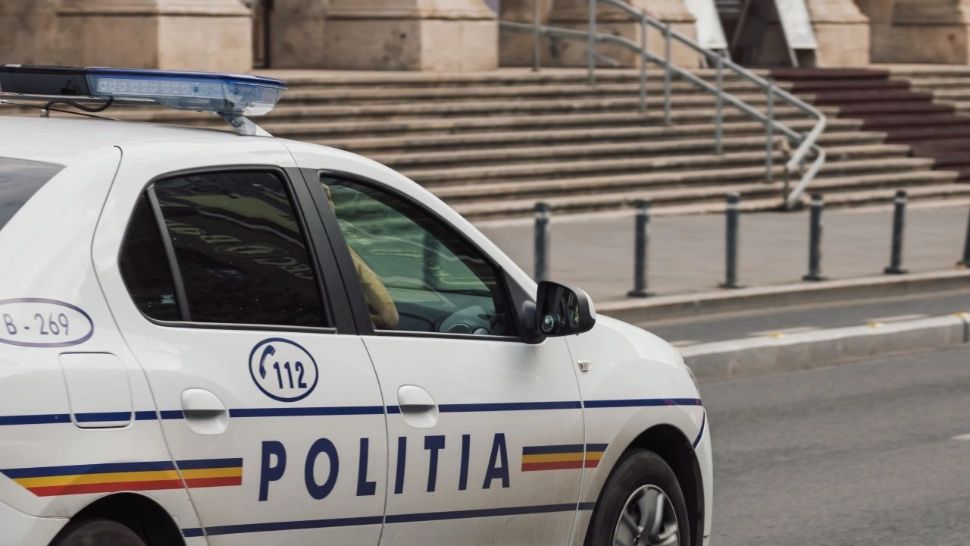 Doi agenți de poliție sunt cercetați pentru luare de mită