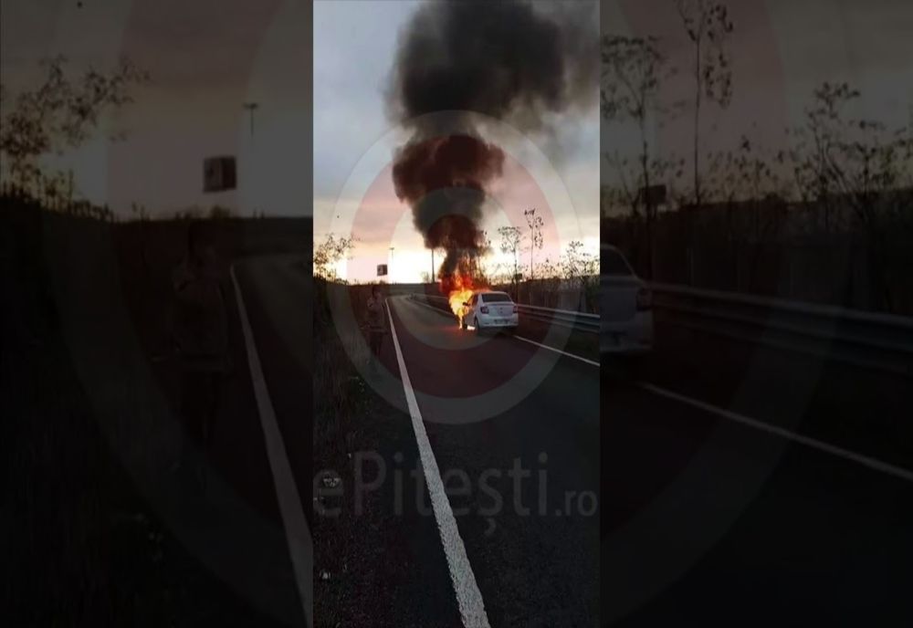 O mașină de poliție arde pe Autostrada Soarelui, lângă București
