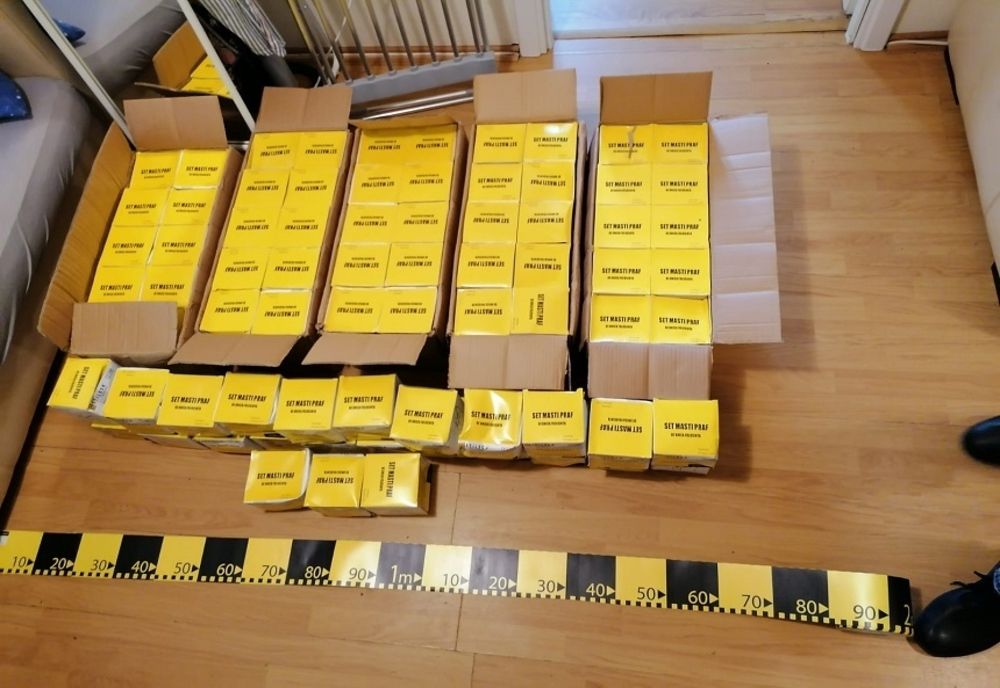 Percheziții în Capitală, într-un dosar de evaziune cu măști de protecție și dezinfectant