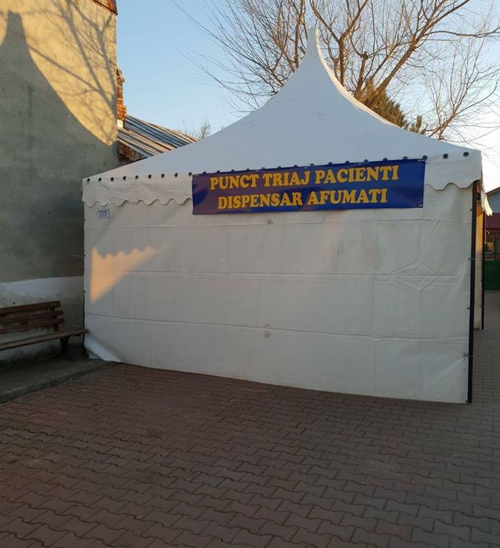Autoritățile din Afumați au montat corturi de triaj și lămpi UV pentru sterilizare în unitățile medicale