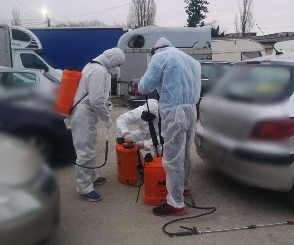A început dezinfecția și în Jilava. Se montează dispozitive cu dezinfectant