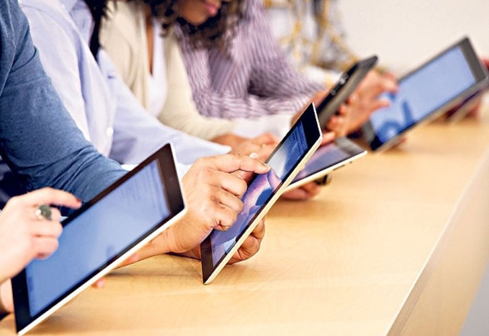 Tablete gratuite pentru toți elevii din Bragadiru