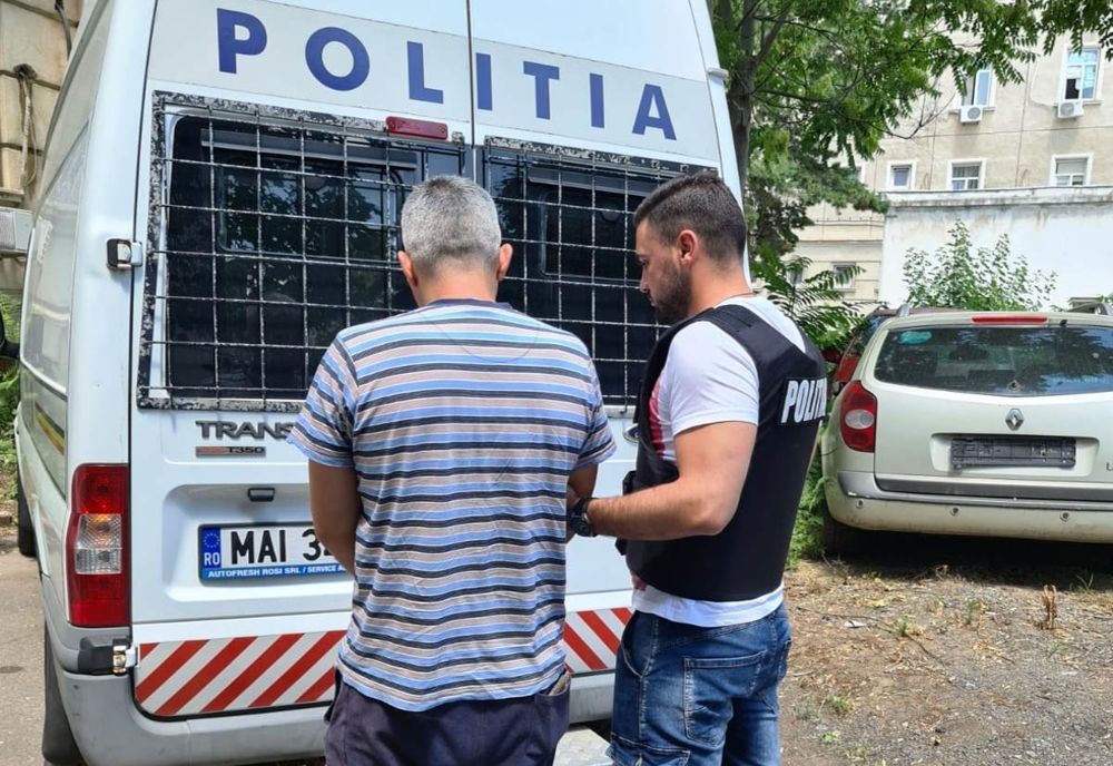Un bărbat din Ilfov, reţinut după ce a înşelat sute de persoane din Gorj. Le-a luat bani pentru excursii care nu au mai avut loc