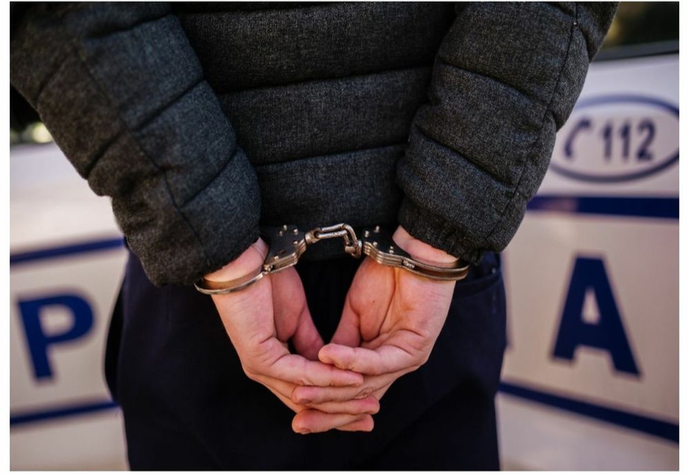 Angajat al Penitenciarului Rahova, reținut când primea 12.000 de euro ca să ducă droguri la închisoare