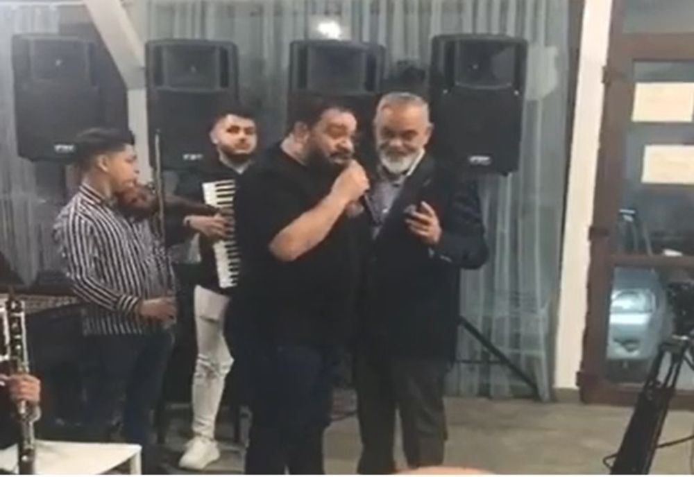 Aniversare, oprită de mascați în Ștefăneștii de Jos