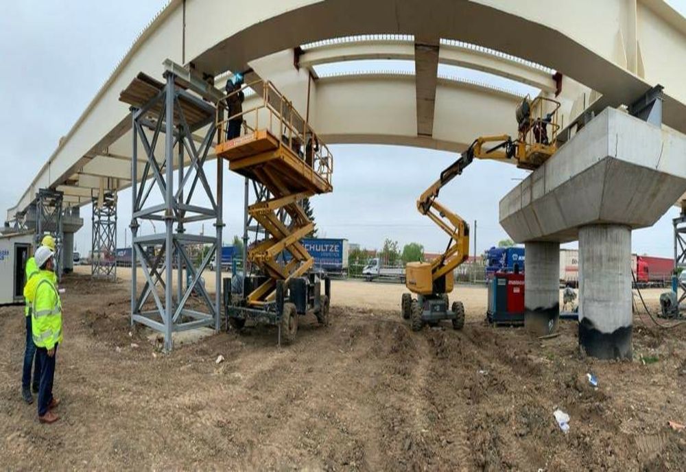 Lucrări în ritm alert la pasajul de la Domnești 