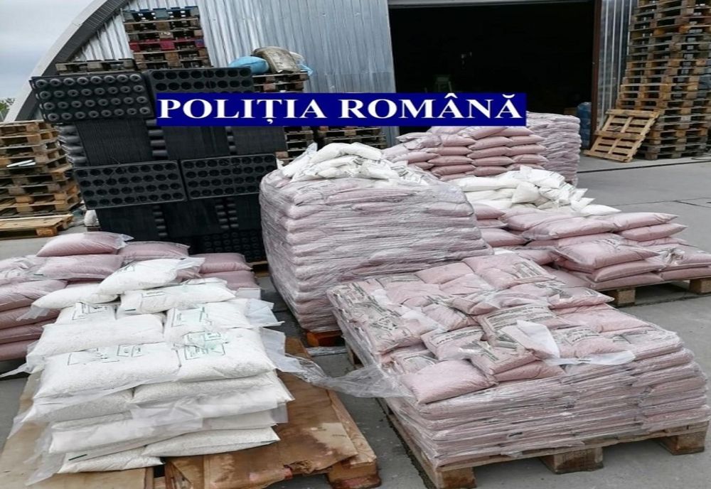 7 tone de îngrășăminte chimice depozitate greșit și cu termenul de valabilitate expirat, descoperite în localitatea 1 Decembrie