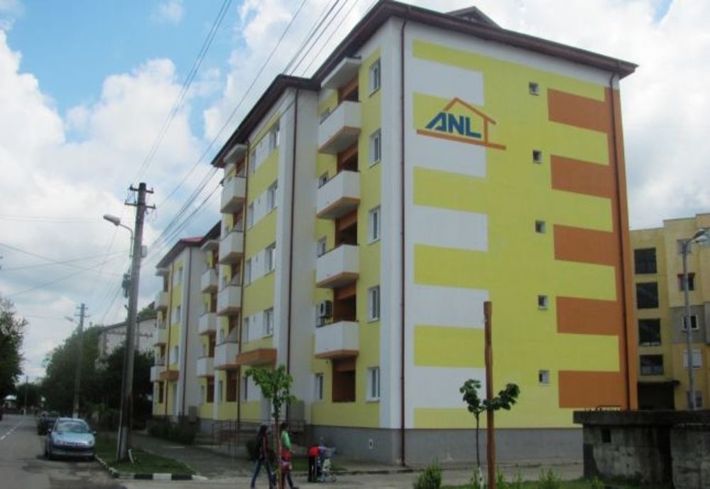 Veste excelentă pentru tineri! Guvernul a adoptat ordonanța care va avea ca efect reducerea prețului la locuințele de tip ANL