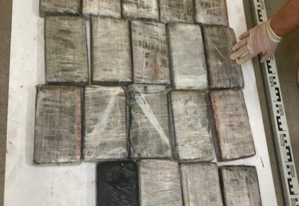 Jumătate de tonă de cocaină descoperit de polițiști, într-un depozit din Ilfov