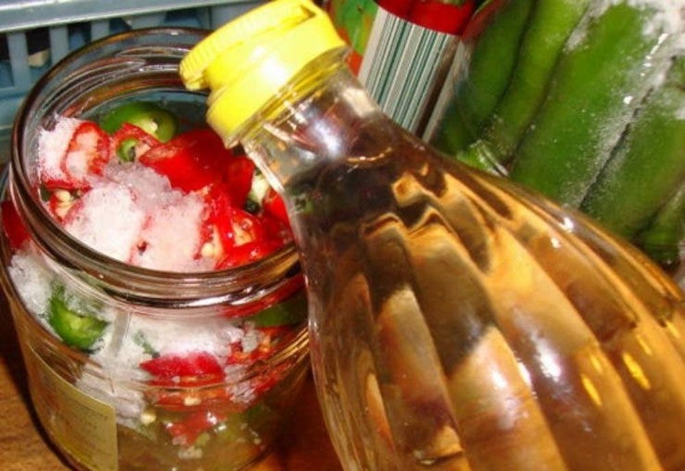 Alertă ANPC: Oțet falsificat în marile lanțuri de magazine din Bucureşti şi Ilfov