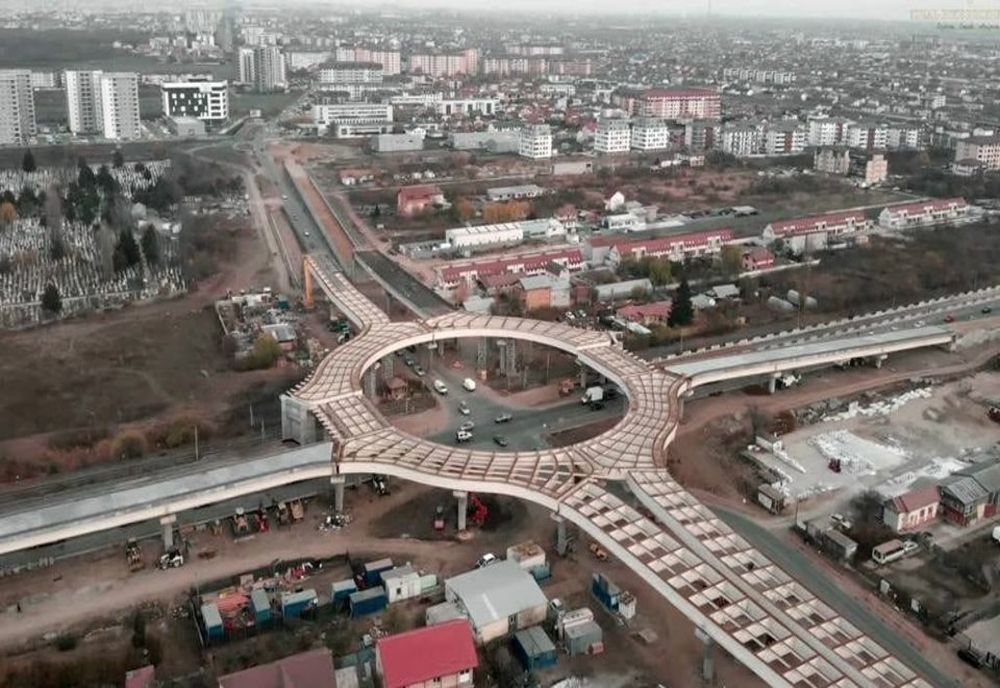 Tablierul metalic al Pasajului Domneşti a fost finalizat 