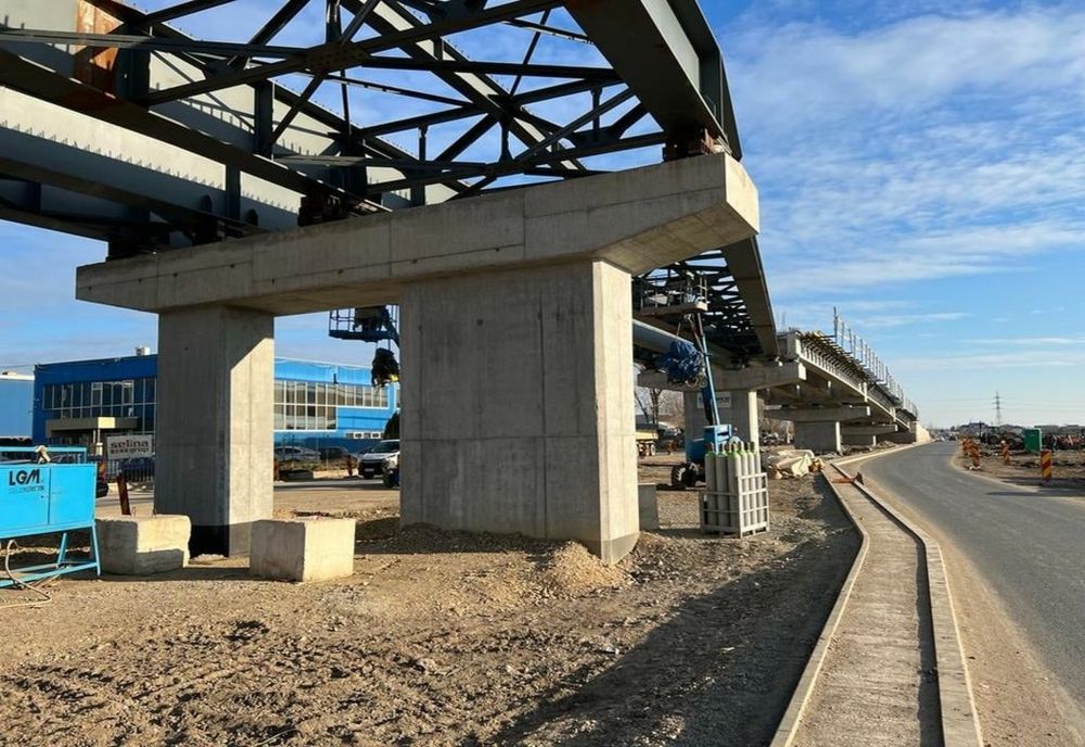 Ilfov. Continuă montarea tablierului metalic la pasajul Berceni