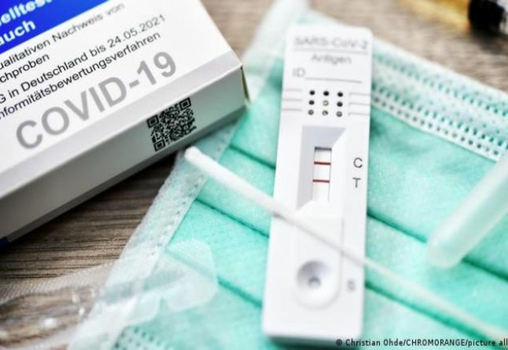 Elevii se reîntorc de luni la şcoală. Ce se întâmplă cu testele de salivă pentru depistarea coronavirusului