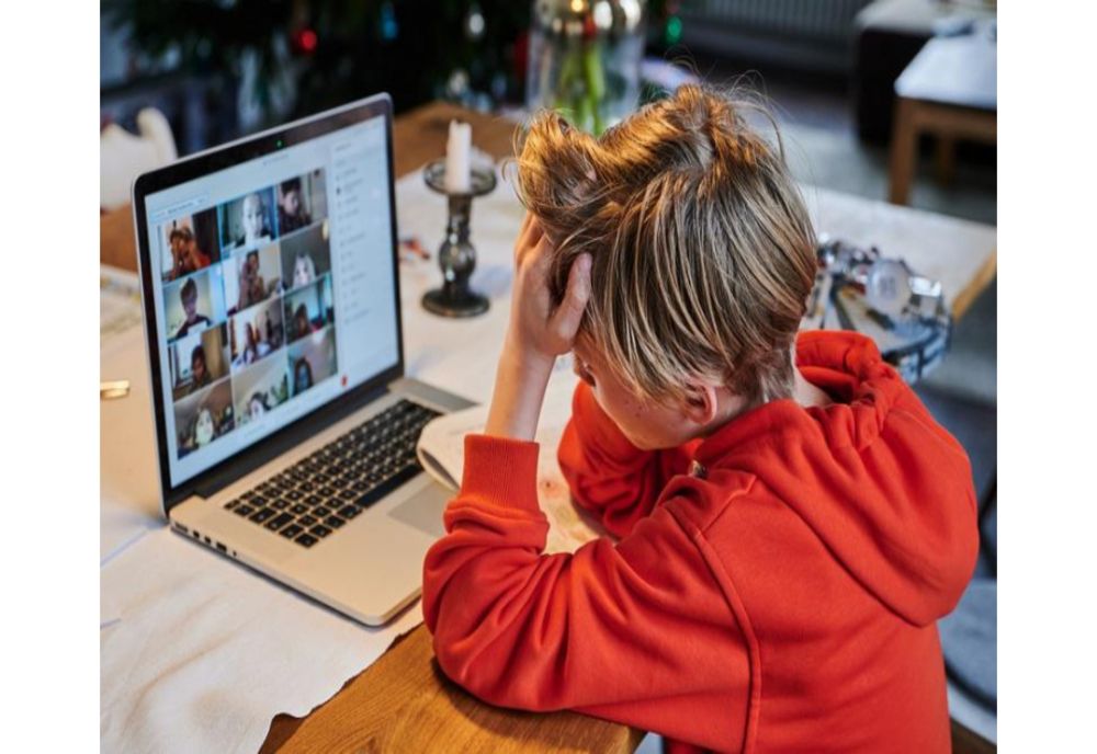 Ilfov: O școală trece la cursurile online, alte patru își reiau cursurile cu prezență fizică