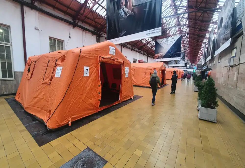 Încă trei corturi amenajate în Gara de Nord pentru refugiații care tranzitează Bucureștiul