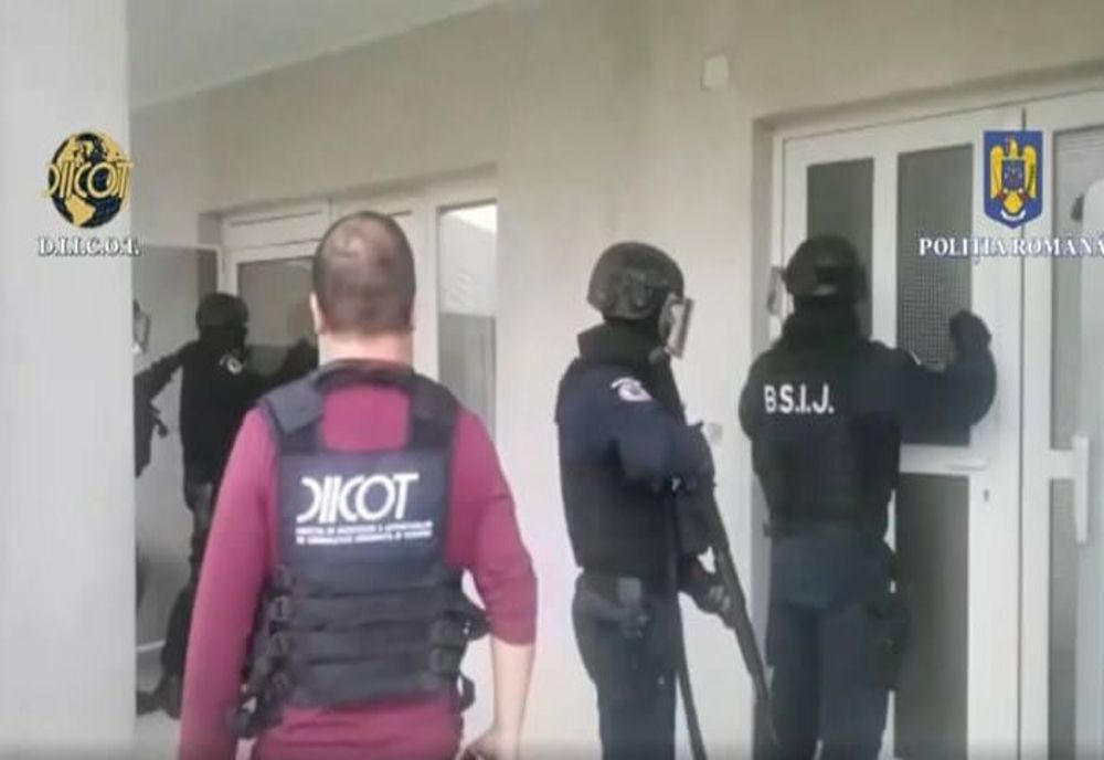 Percheziții în București și în șase județe. Zeci de victime, identificate de anchetatori- Video