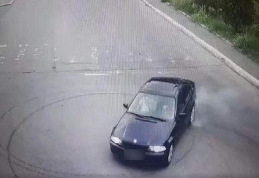 Amator de drifturi din Dâmboviţa, sancţionat de polițiștii din Ilfov. Acesta a fost amendat și lăsat fără permis