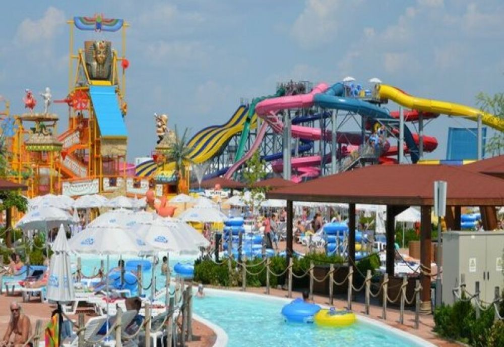 Ilfov. Adolescent, rănit după ce a căzut de pe un tobogan dintr-un parc de acvatic din Chiajna