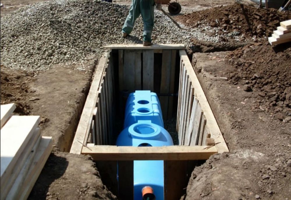 Românii trebuie să-și declare fosele septice la primării